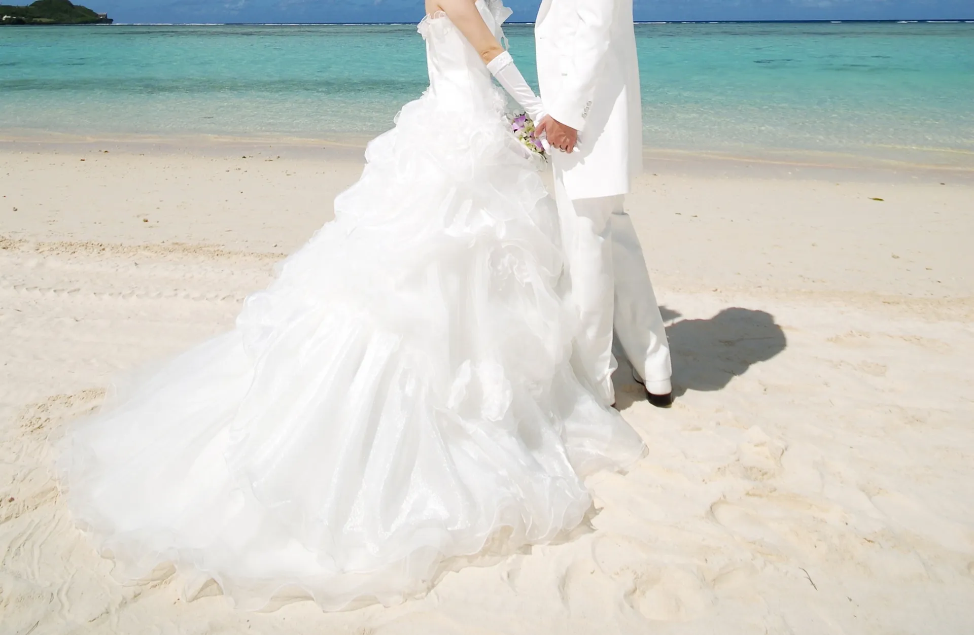 【ハワイで結婚式】費用がどれくらいかかるのか徹底解説｜2024年最新版
